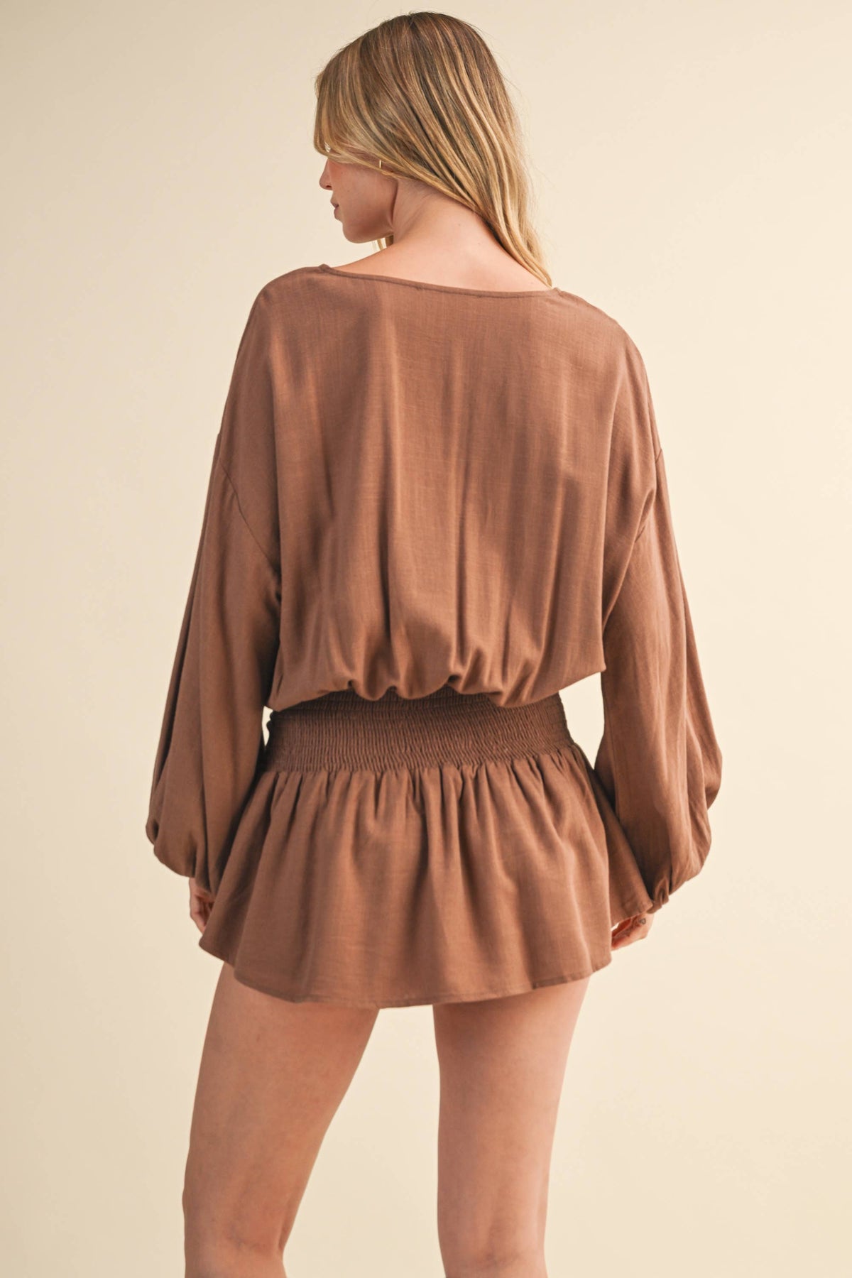 IR2396 LINEN LONGSLEEVE BUTTON AND SMOCKED WAIST ROMPER: Black / M