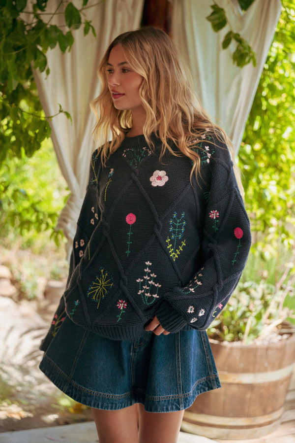 IT4253 MULTI FLORAL EMBROIDERED LATTICE CABLE SWEATER: NAVY / M