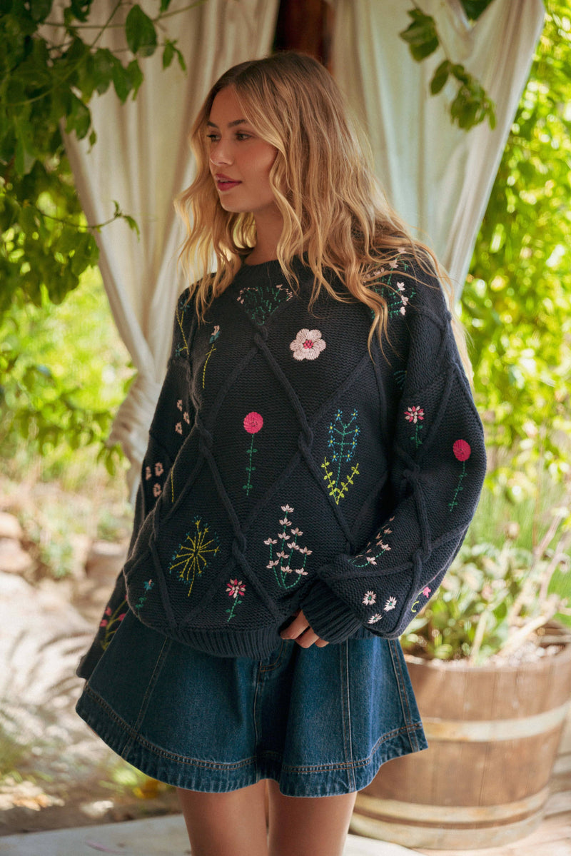IT4253 MULTI FLORAL EMBROIDERED LATTICE CABLE SWEATER: NAVY / M