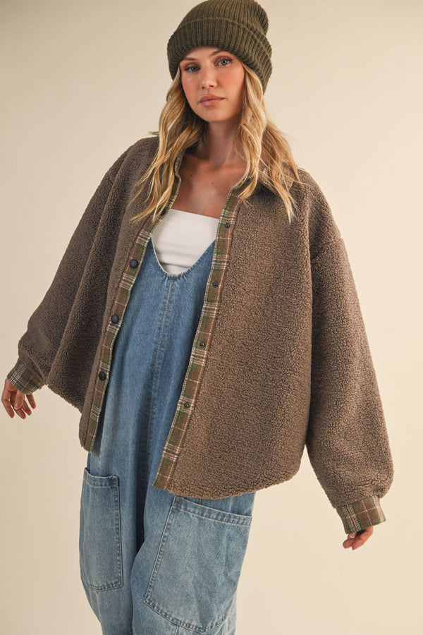 IJ1643 PLAID CONTRAST SHERPA BUTTON DOWN SHACKET: CREAM / S
