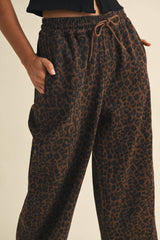 IP1397 LEOPARD PRINT WIDE DENIM TRACK PANTS: Brown / S