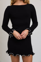 BOAT NECK RUFFLE HEM SWEATER DRESS: BURGUNDY-IVORY / L