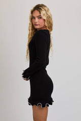 BOAT NECK RUFFLE HEM SWEATER DRESS: BURGUNDY-IVORY / M