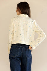 JT7694-CROPPED BUTTON-UP FLORAL EMBROIDERED SHIRT: CREAM/BLUE FLORAL / M