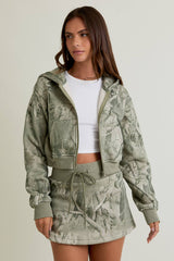 TREE CAMO PRINTED CROP HOODIE JACKET: SAGE CAMO / XS