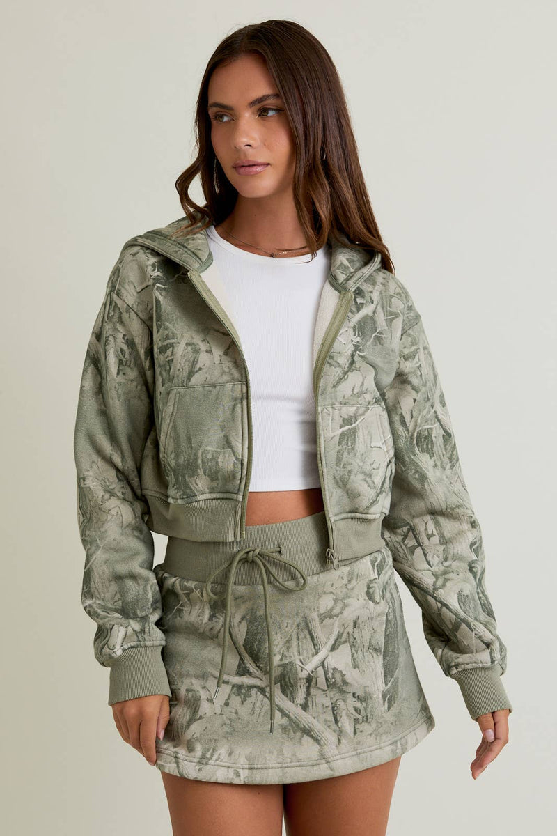 TREE CAMO PRINTED CROP HOODIE JACKET: SAGE CAMO / M