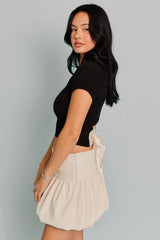 ROUND NECK SHORT SLEEVE BACK TIE KNIT TOP: Brown / XS