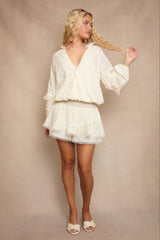 V-NECK WAIST SMOCKED AND RUFFLE DETAIL ROMPER: IVORY / L