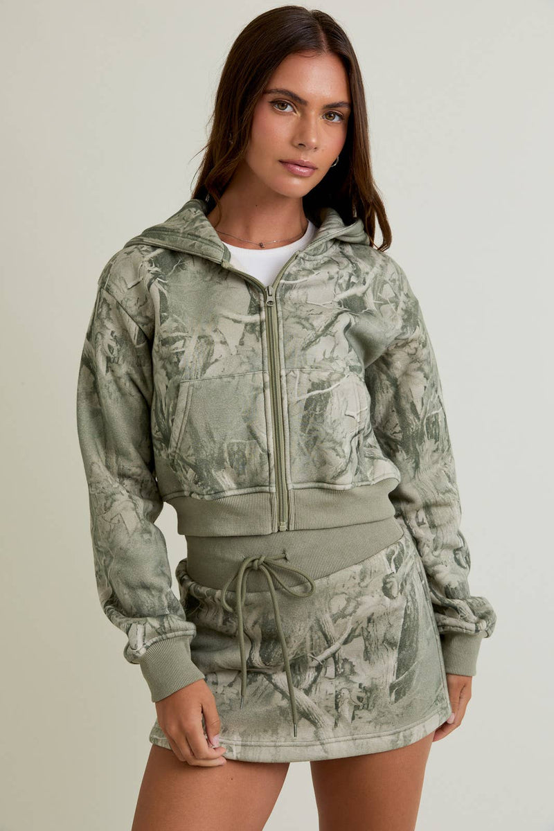 TREE CAMO PRINTED CROP HOODIE JACKET: SAGE CAMO / S