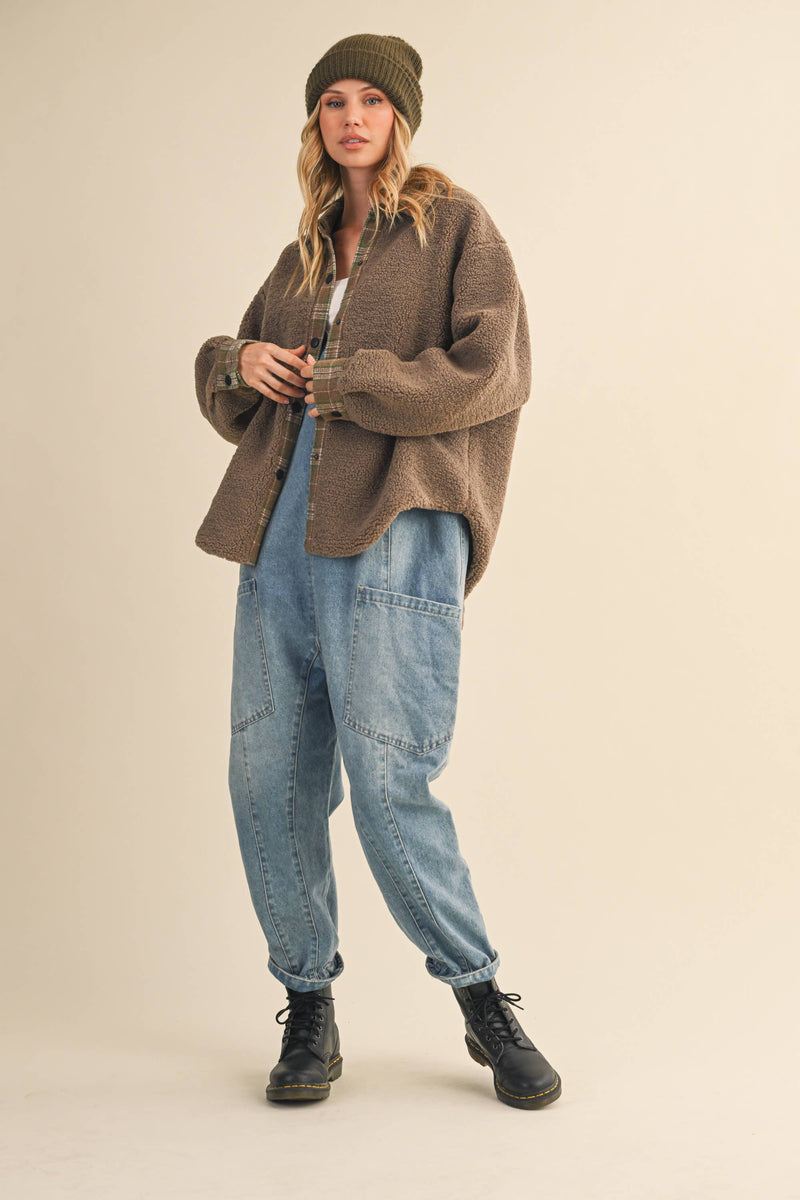 IJ1643 PLAID CONTRAST SHERPA BUTTON DOWN SHACKET: CREAM / L