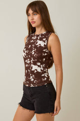 ROUND NECK SLEEVELESS KNIT TOP: WHITE-BROWN ANIMAL / M