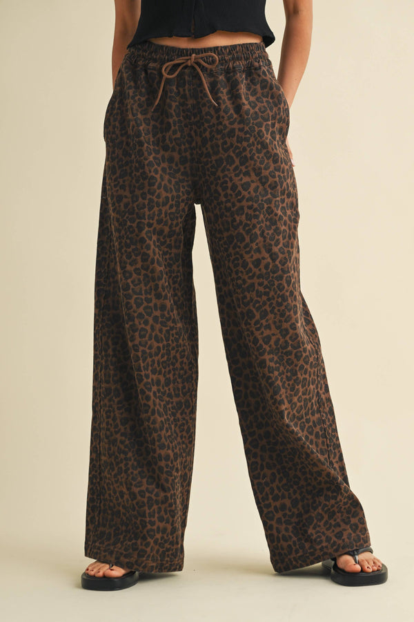 IP1397 LEOPARD PRINT WIDE DENIM TRACK PANTS: Brown / S