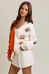 KNIT SWEATER CARDIGAN WITH FOOTBALL SEQUIN EMBROIDERY: WHITE-ORANGE / XS