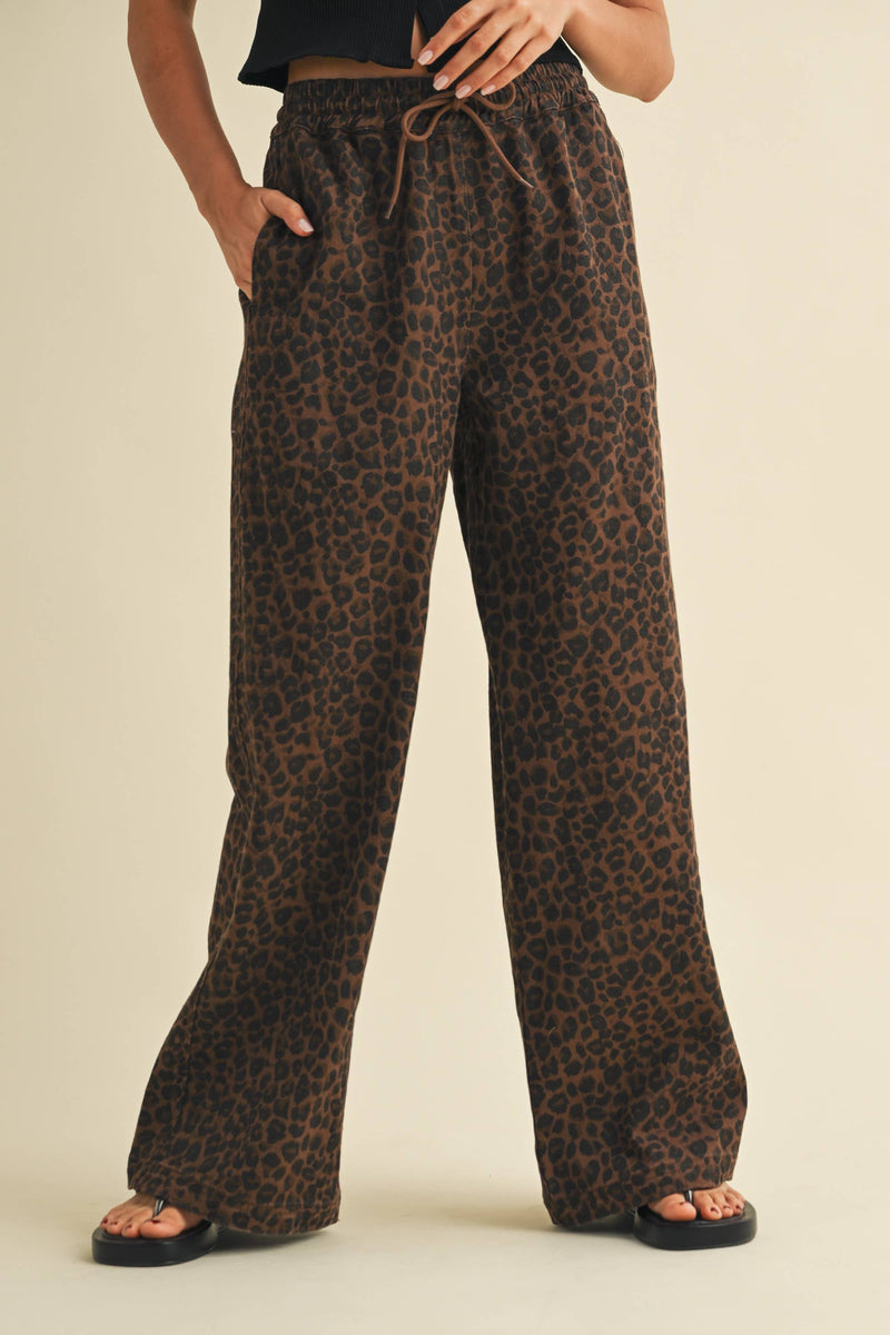 IP1397 LEOPARD PRINT WIDE DENIM TRACK PANTS: Brown / L