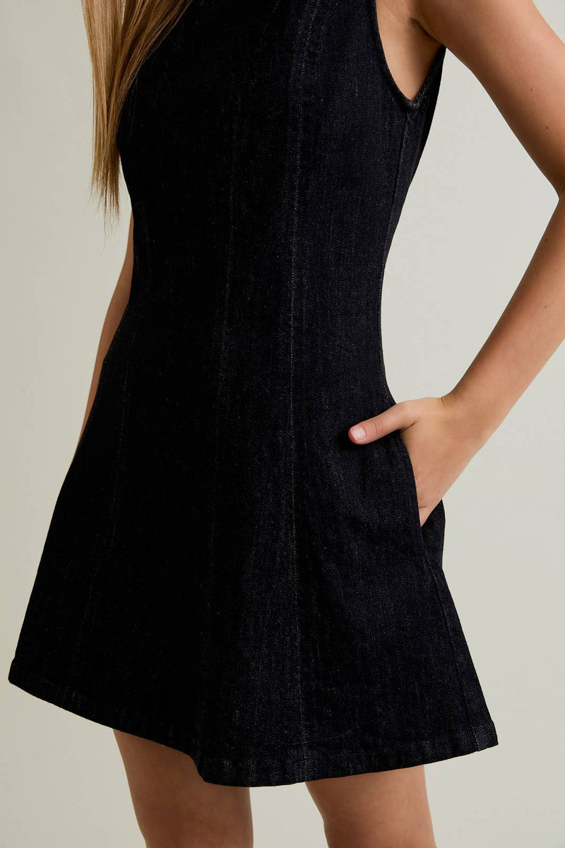 ROUND NECK SLEEVELESS DENIM DRESS: BLACK DENIM / L