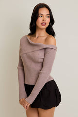 ONE SHOULDER RIBBED DIFFERENCE DETAIL SWEATER TOP: H BROWN / S