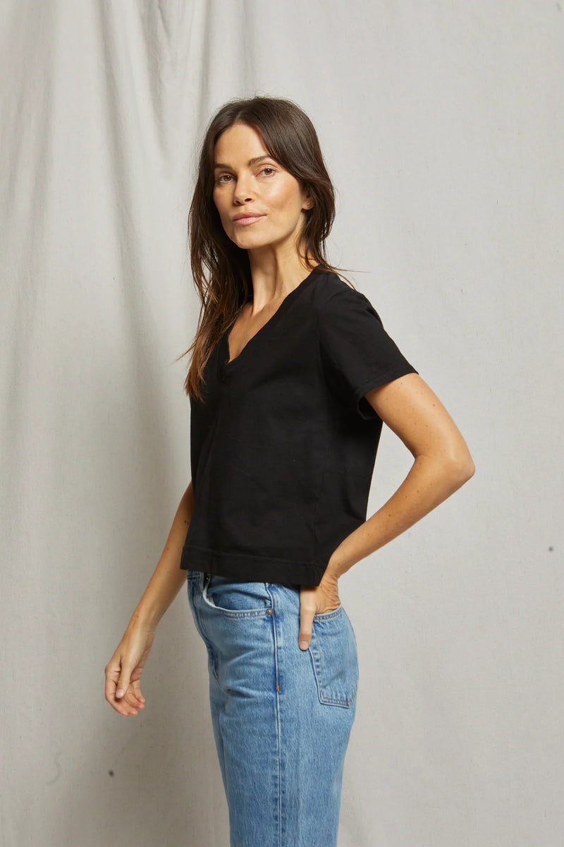FRANKIE V-NECK TEE