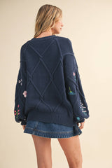 IT4253 MULTI FLORAL EMBROIDERED LATTICE CABLE SWEATER: NAVY / M