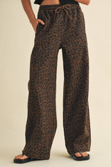 IP1397 LEOPARD PRINT WIDE DENIM TRACK PANTS: Brown / M