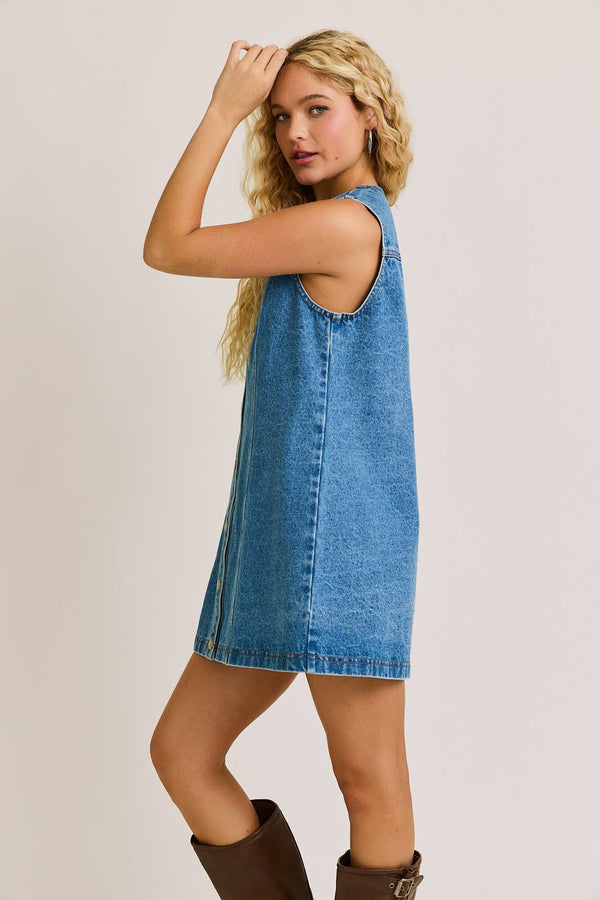 SLEEVELESS ROUND NECK BUTTON DOWN DENIM MINI DRESS: DENIM BLUE / L