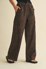 IP1397 LEOPARD PRINT WIDE DENIM TRACK PANTS: Brown / M