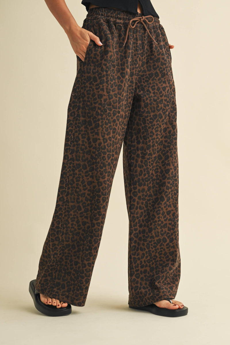 IP1397 LEOPARD PRINT WIDE DENIM TRACK PANTS: Brown / L