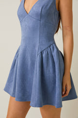 SLEEVELESS V-NECK SUEDE MINI DRESS: DUSTY BLUE / M