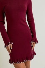 BOAT NECK RUFFLE HEM SWEATER DRESS: BURGUNDY-IVORY / L