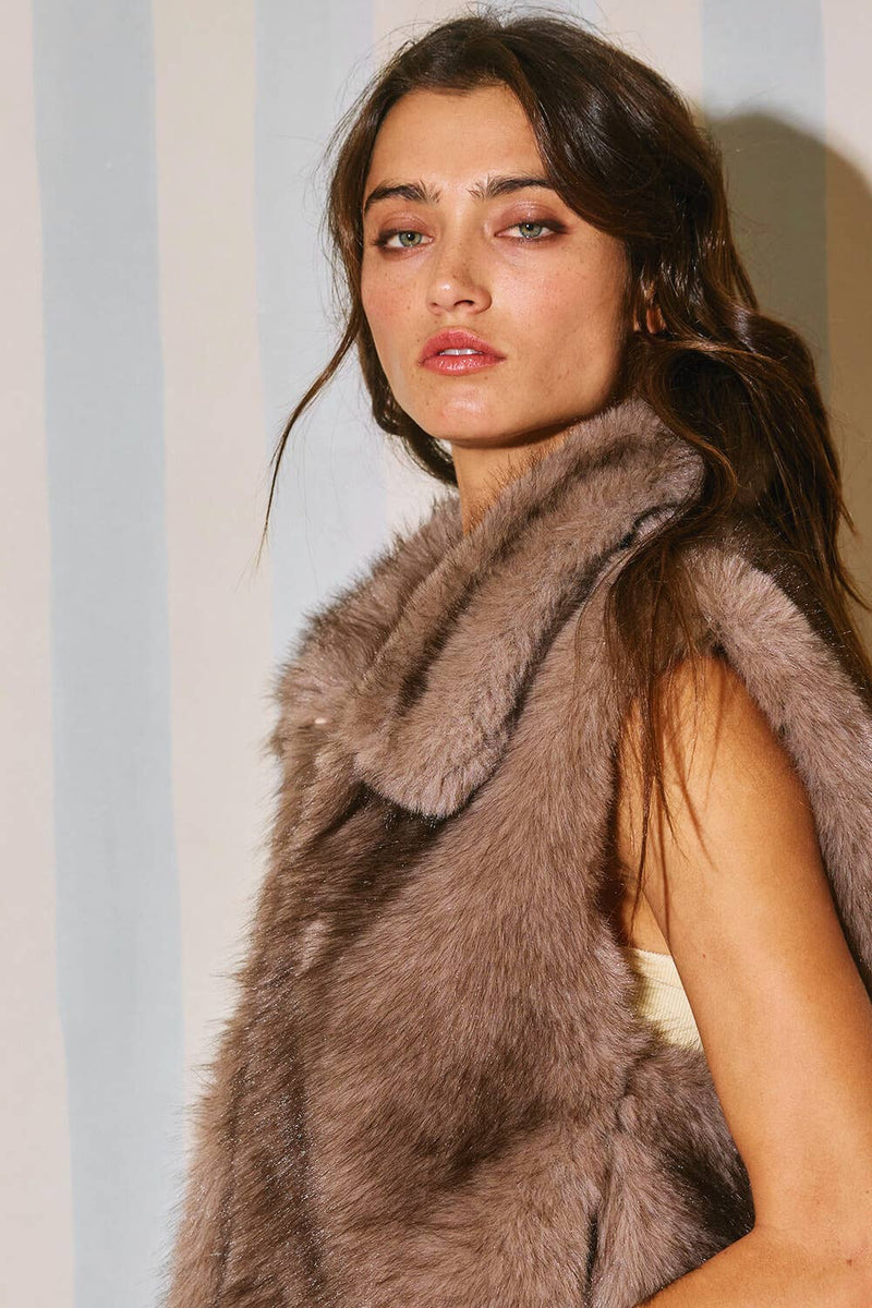 IT2645 Zip-Up Faux Fur Crop Jacket: TAUPE / S-M-L (2-2-2)