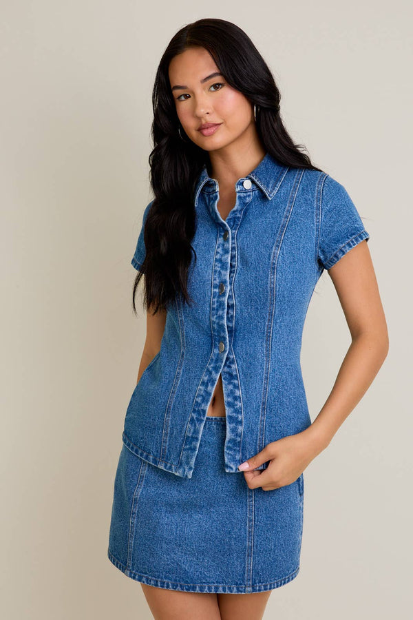SHORT SLEEVE BUTTON FRONT DENIM TOP: DENIM / S
