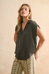 BUTTON DOWN SHIRTS: Black / L
