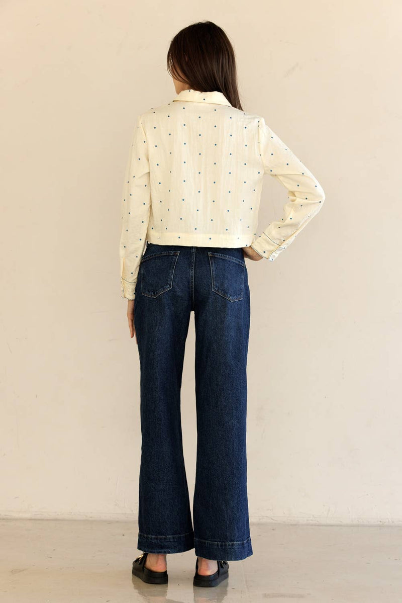 JT7694-CROPPED BUTTON-UP FLORAL EMBROIDERED SHIRT: CREAM/BLUE FLORAL / M
