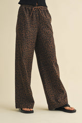 IP1397 LEOPARD PRINT WIDE DENIM TRACK PANTS: Brown / L